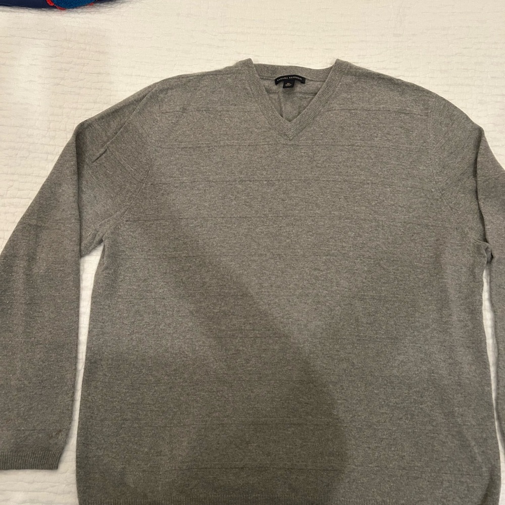 Banana Republic Men's Heather Gray V-Neck Sweater